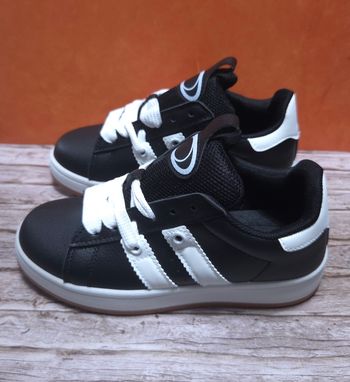 Baskets noires et blanches - Look Skate Urbain - Neuves - Taille 39