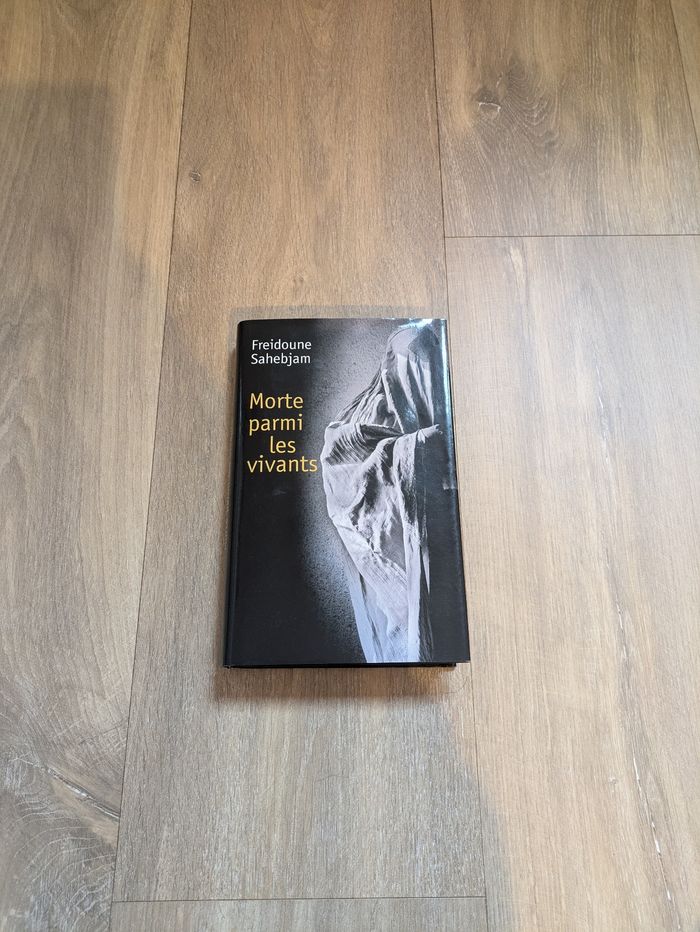 Livre Morte parmi les vivants Freidoune Sahebjam
