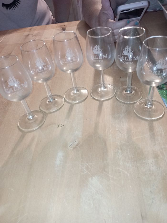 Lot de verre a pieds