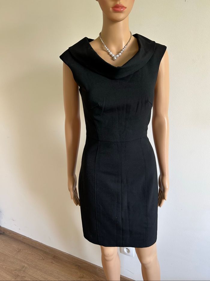 Robe noire sans manches Caroll taille 36 jamais portée