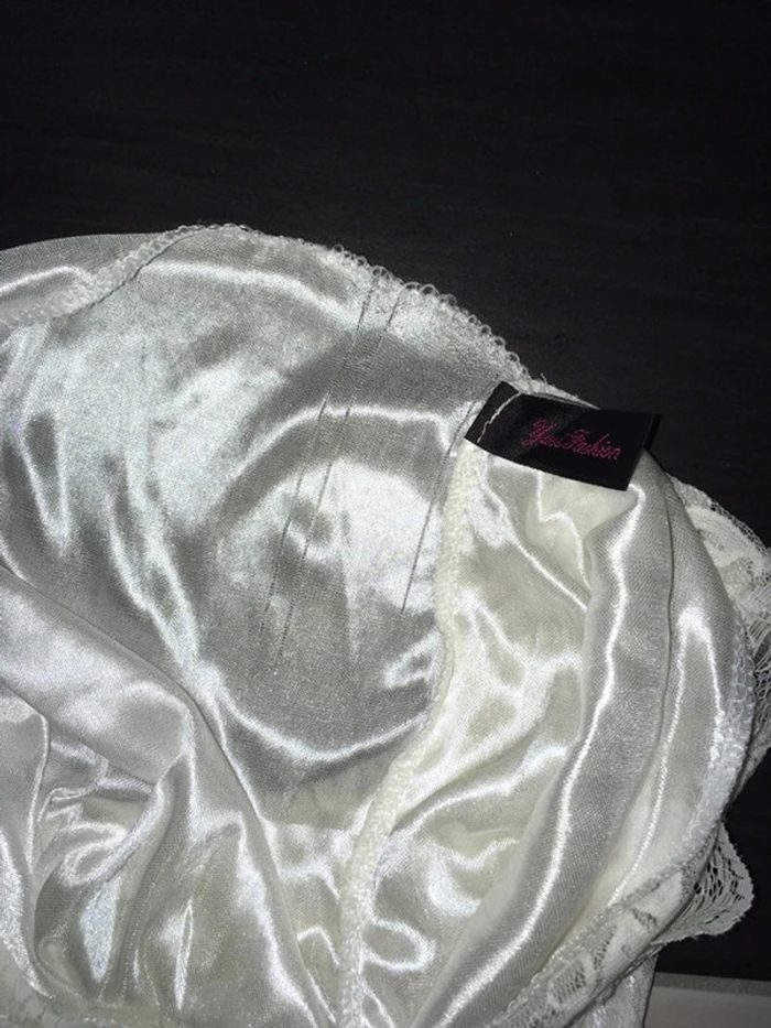 Robe courte moulante dentelle et satin T34 - photo numéro 5