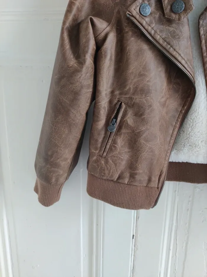 Perfecto simili cuir Camel orchestra 8 ans - photo numéro 4