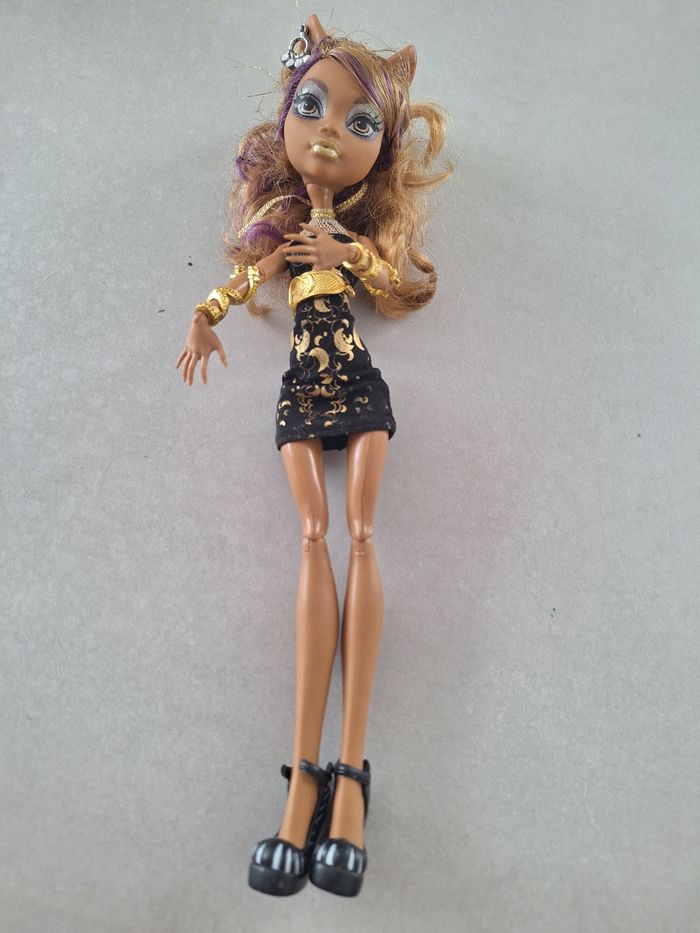 Lot 10 poupées monster high et supports - photo numéro 6