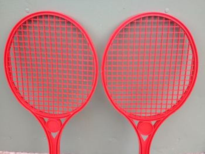 Accessoire de sport lot de 2 raquettes de tennis en plastique rouge pour enfant - photo numéro 3