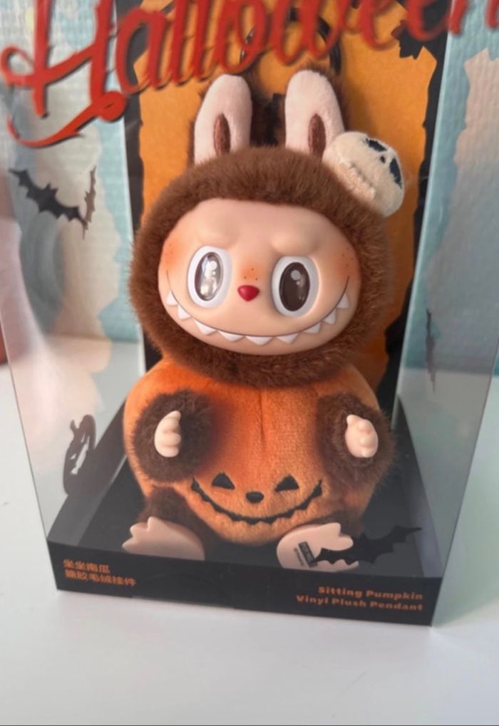 Popmart labubu halloween sitting - photo numéro 3