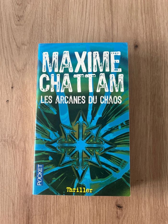 Livre de Maxime Chattam - les arcanes du chaos