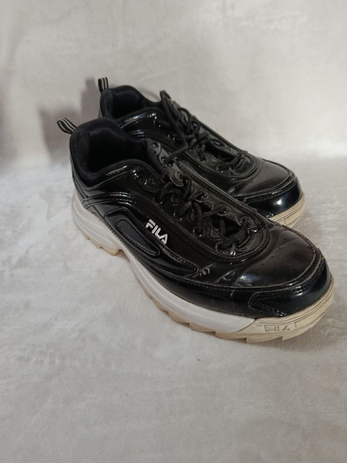 Baisse , À saisir : Baskets FILA  , taille 39 !! (  peu mises) !