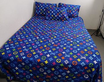 Drap de lit avec 4 taies d'oreiller