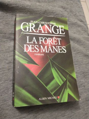 La forêt des mânes roman de Jean-Christophe grange