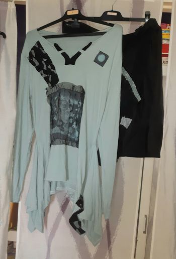 Ensemble Tee-shirt et jupe femme Taille 50 et 52 Poissons blancs