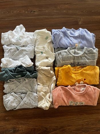 Lot pyjamas/bodys 1mois