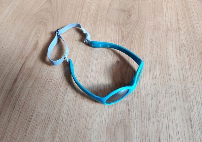 Lunettes de soleil bleues - photo numéro 4