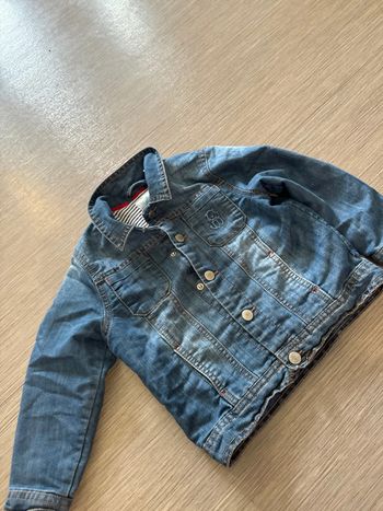 Très jolie veste en jeans garçon très bon état