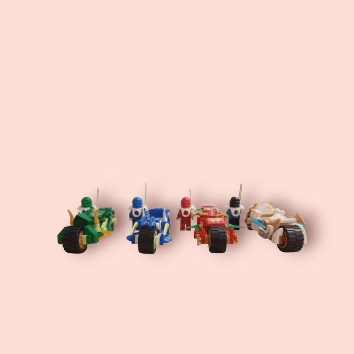 Figurines Custom Ensemble de 4 Figurines LEGO Ninjago et leurs Motos(Kai,Cole,Lloyd,Zane) - photo numéro 4
