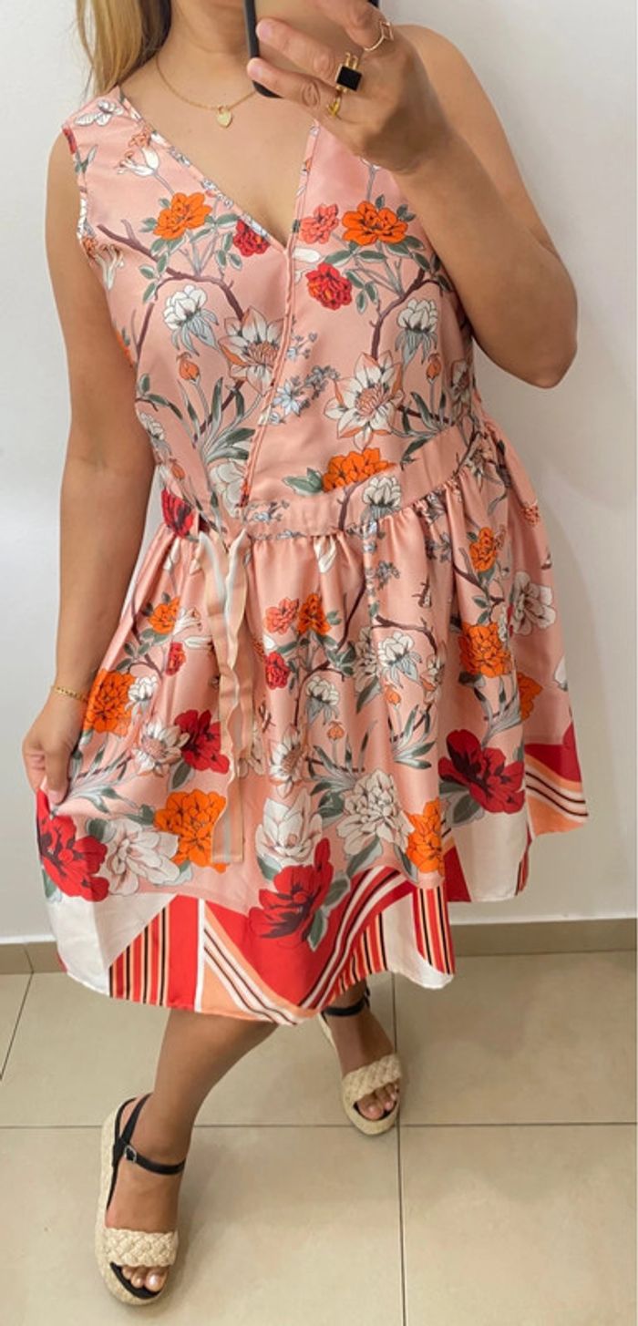 Robe D’été Satinée Imprimée Fleurs Taille 40 - photo numéro 2