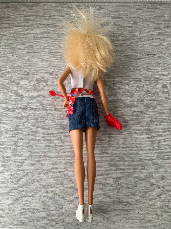 Barbie cuisinière et son four - photo numéro 9