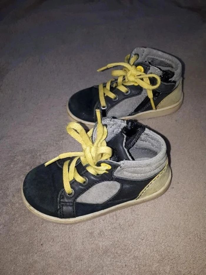 Chaussures bébé 22 kickers - photo numéro 3