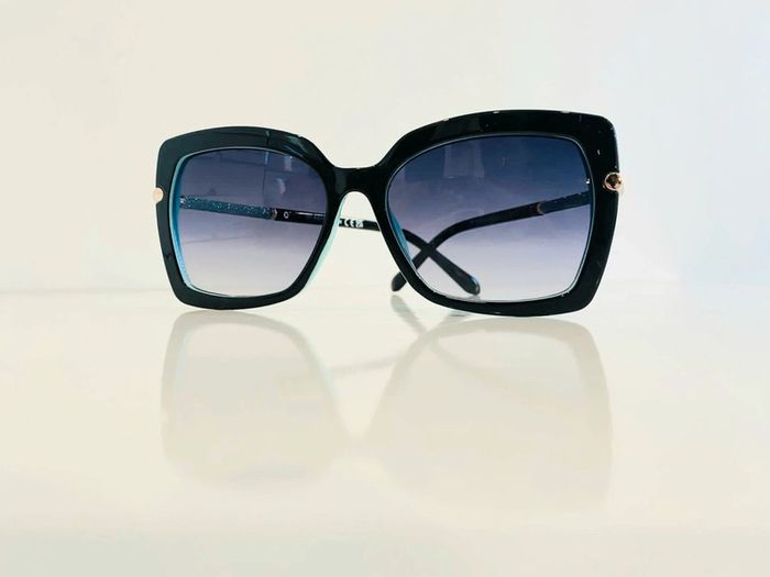 Lunette de soleil femme noire et turquoise bras en strass UV protection catégorie 3 - photo numéro 3