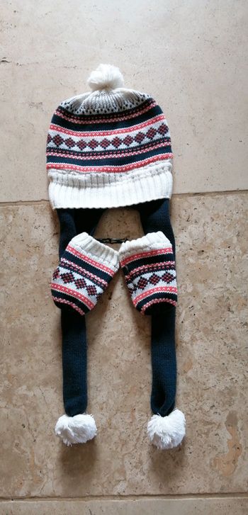 Ensemble bonnet et moufles en 3-6 mois