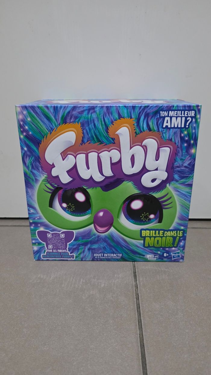 Furby brille dans le noir