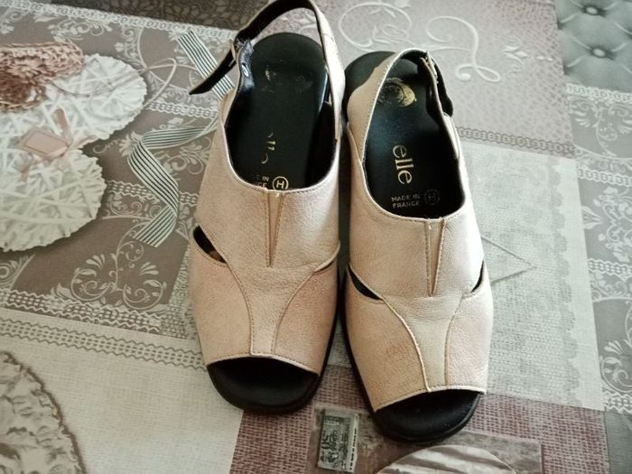 Nus pieds avec petits talons