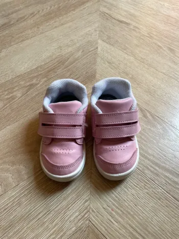 Basket rose petite filles taille 22