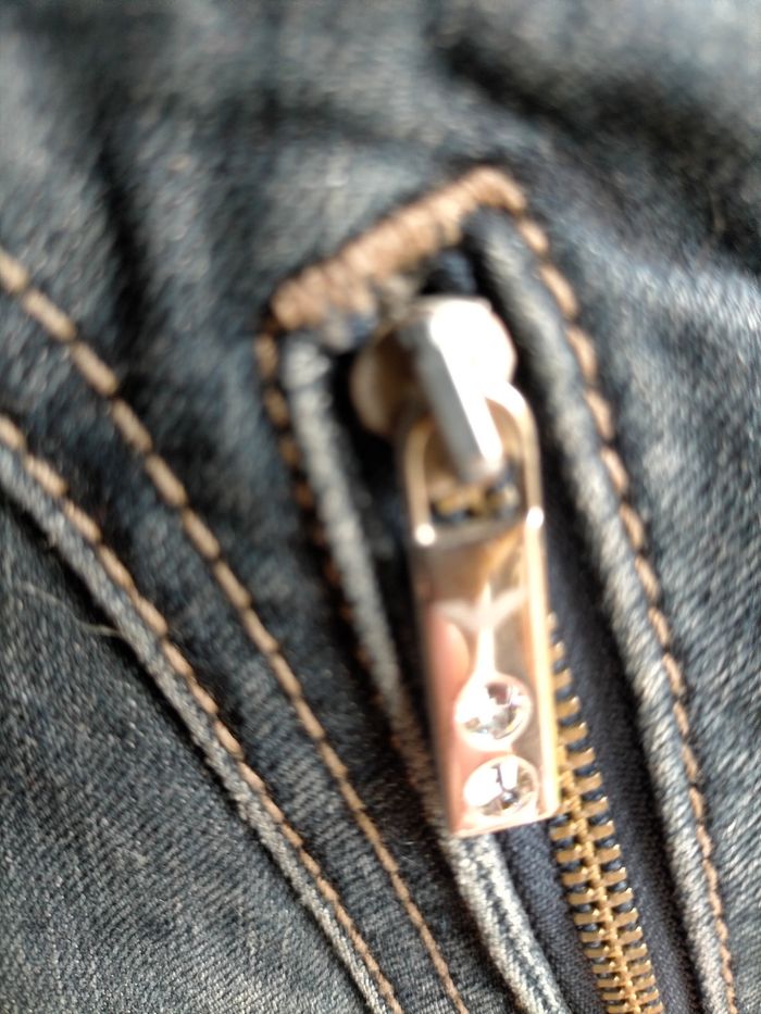 Très belle jupe Armani 2 ans - photo numéro 3