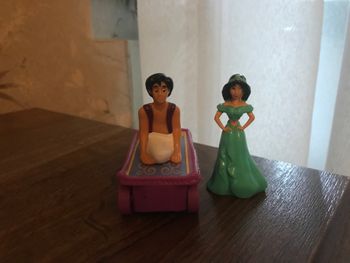 Figurine aladdin et Jasmine