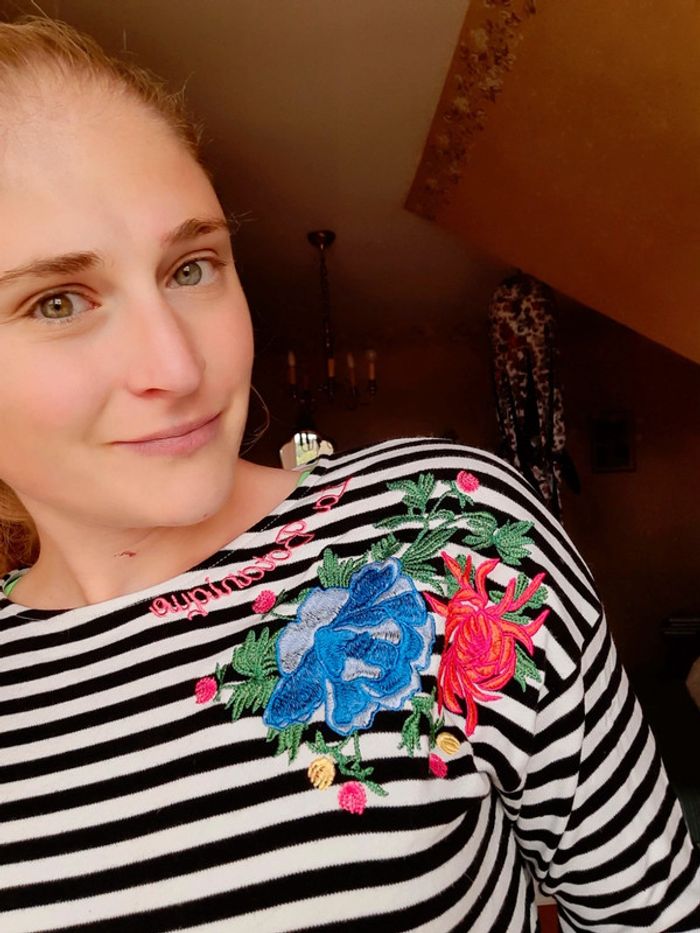 Sweat H&M rayée broderie M - photo numéro 2