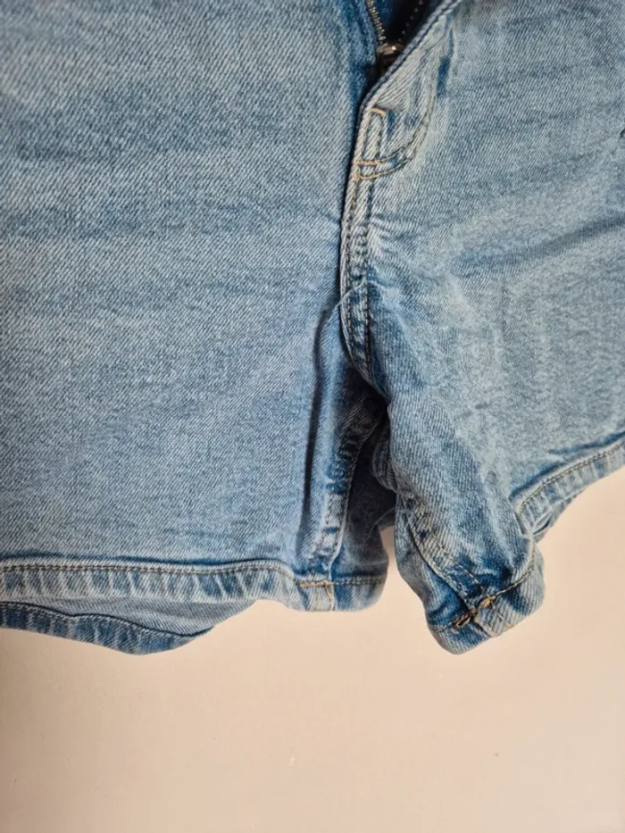 Short Bershka taille 34 - photo numéro 3