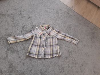 Chemise à carreaux fleurie