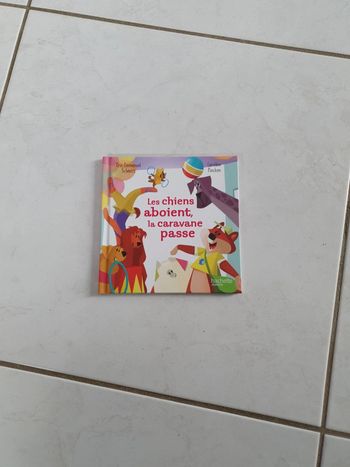 Les chiens aboient,  la caravane passe Neu LY