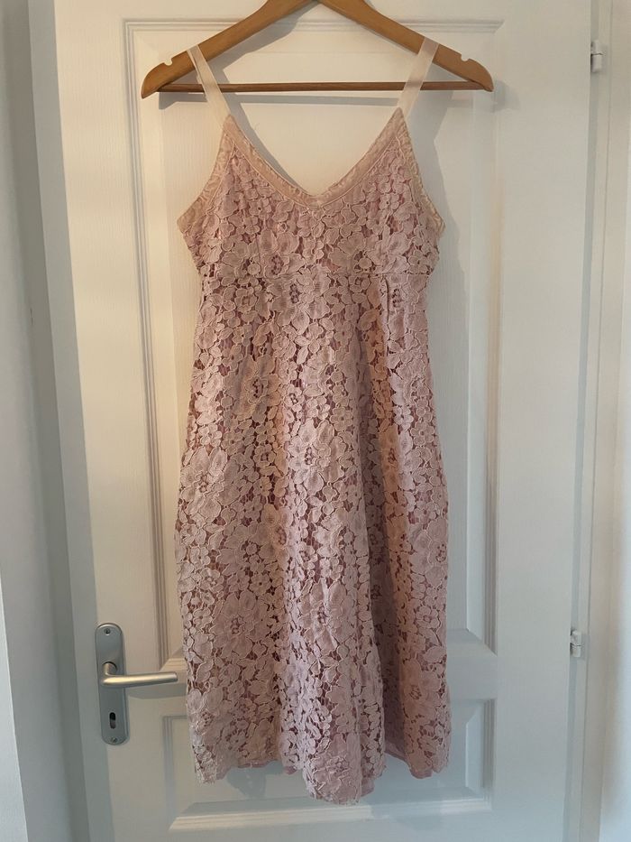 Robe rose dentelle