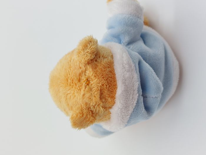 Mini peluche Winnie l’ourson DISNEY pull bleu capuche blanc flocon argent 11 cm - photo numéro 5