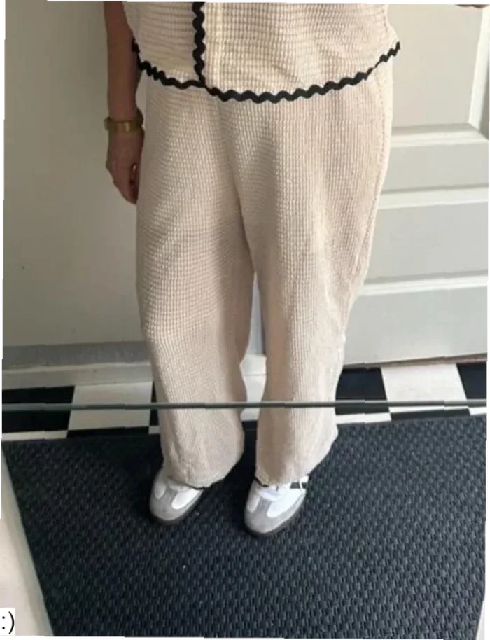 Ensemble Femme Deux Pièces Beige Gaufré Finitions Noires - Taille S Neuf Jamais Porté - photo numéro 2