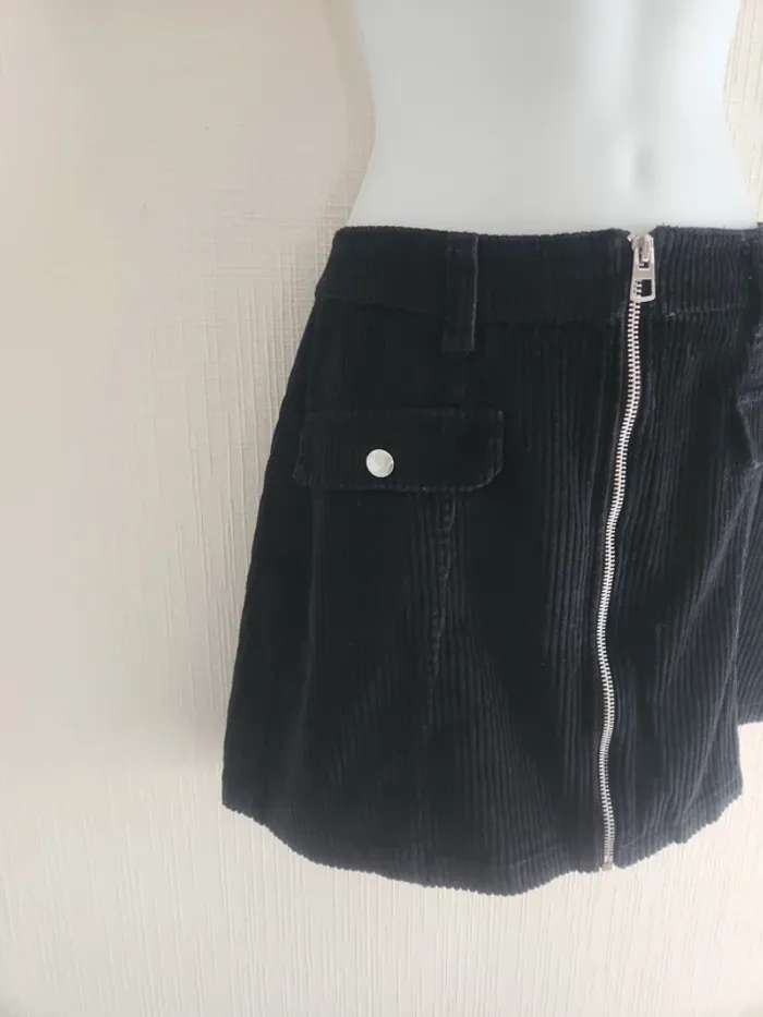 Jupe noir en velours Bershka 36 - photo numéro 3