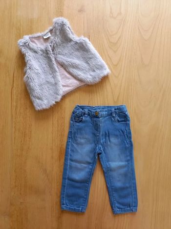 Jean  slim et gilet sans manches 9 mois