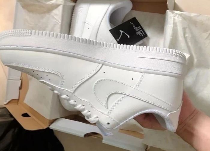 Nike Air Force 1 Low '07 Blanc - Taille 42 - photo numéro 4