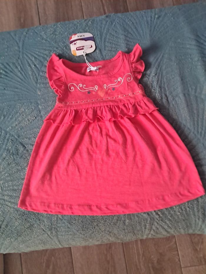 Jolie robe été 6 mois neuve