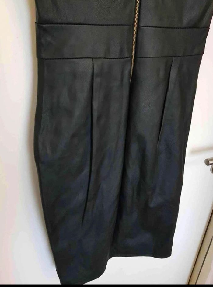 Robe  style  cuir  taille 38 - photo numéro 7