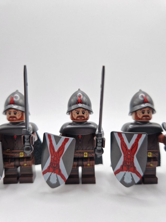 Figurines type lego 5 guerriers de la maison Bolton game of thrones - photo numéro 2