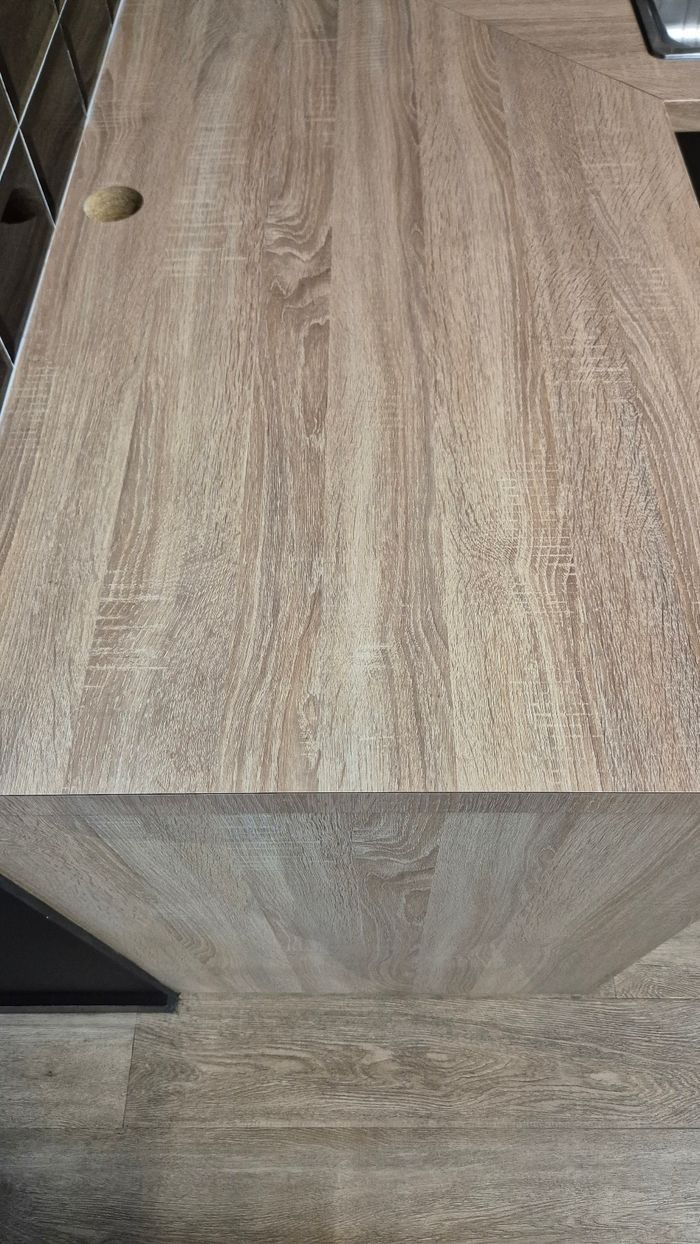 Table en bois vernie 2m/1m5