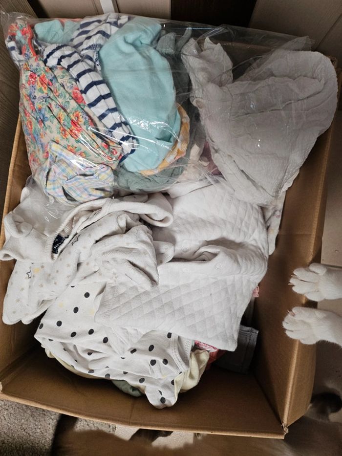 Lot vêtements bébé 1mois / revendeur