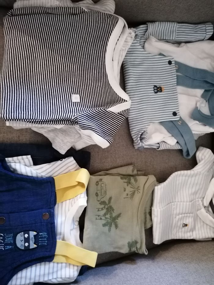 À vendre lot de vêtements pour garçon 3-6-9 mois - photo numéro 4