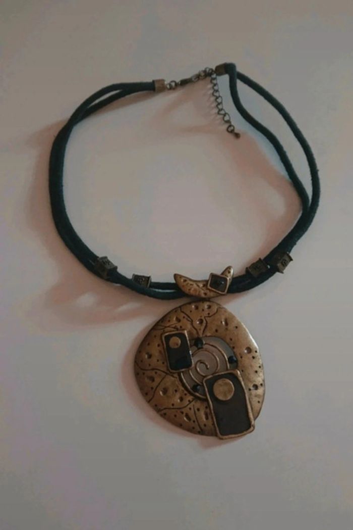 Collier doré - photo numéro 2