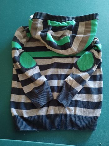 Pull rayé avec capuche