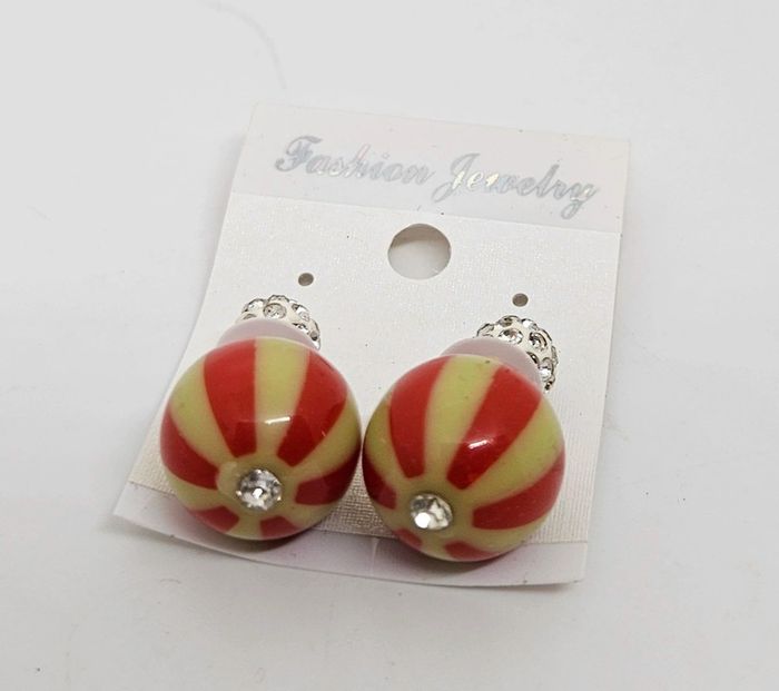 Paire de boucles d'oreilles.
Neuve. - photo numéro 3