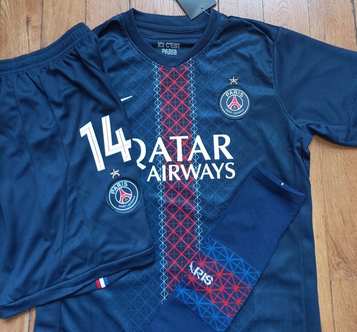 Tenue Doué PSG taille 12 ans BLEU domicile 2026 avec patch - photo numéro 3