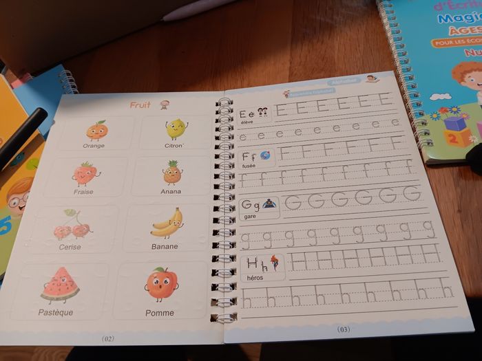 Cahiers d'écriture magique neufs - photo numéro 2