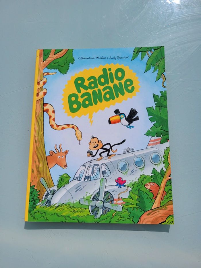 Livre , couverture souple, l'école des loisirs 🐒 Radio Banane 🍌 6-9 ans (48) - photo numéro 2